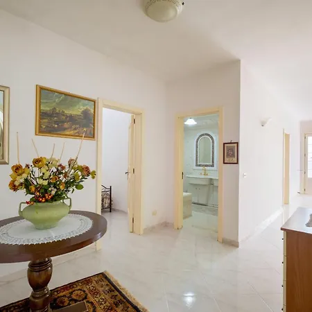 Mesciu Cuntinu Apartamento Racale